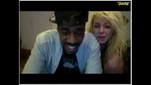 Cam girl ébène ivoirienne se masturbe en direct