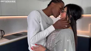 Bhabi noire trompe son mari avec son meilleur ami