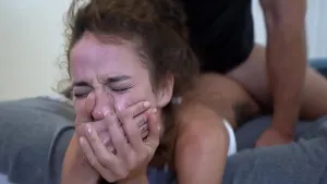 Geisha Kyd se fait défoncer par une énorme bite hardcore