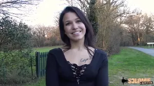 Mélia Rose brune baisée dans le cul dans sa baignoire