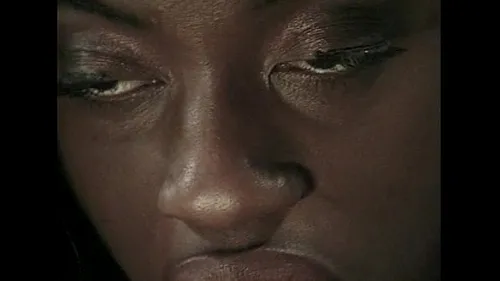 Étudiantes noires baisées hard dans leur dortoir