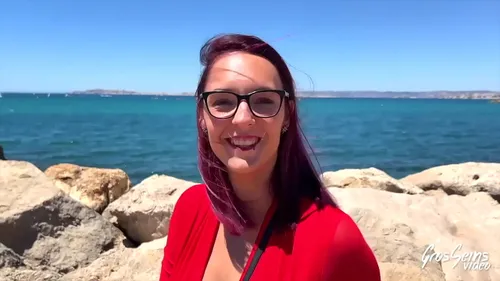 MILF marseillaise Léa baise avec une grosse bite