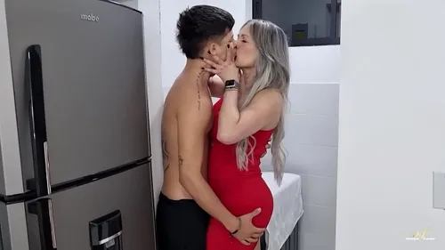 MILF colombienne baise son beau-fils - creampie anal