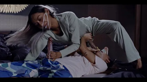 Orgie futanari - Soirée pyjama grosse bite et sperme