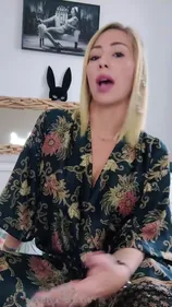 Puceau se fait dépuceler par une blonde aux gros seins